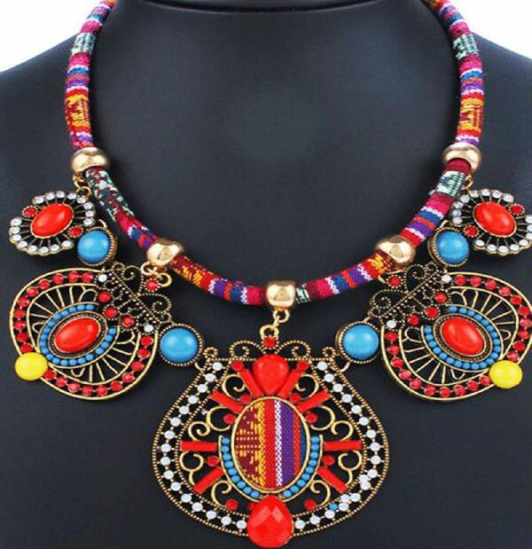 Multicolored ethnic necklace with pendants
